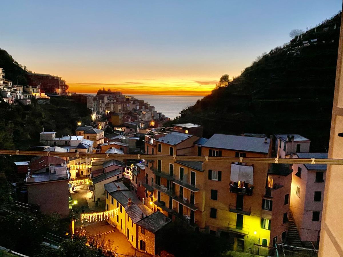 Отель The Manarola Main Plaza Экстерьер фото