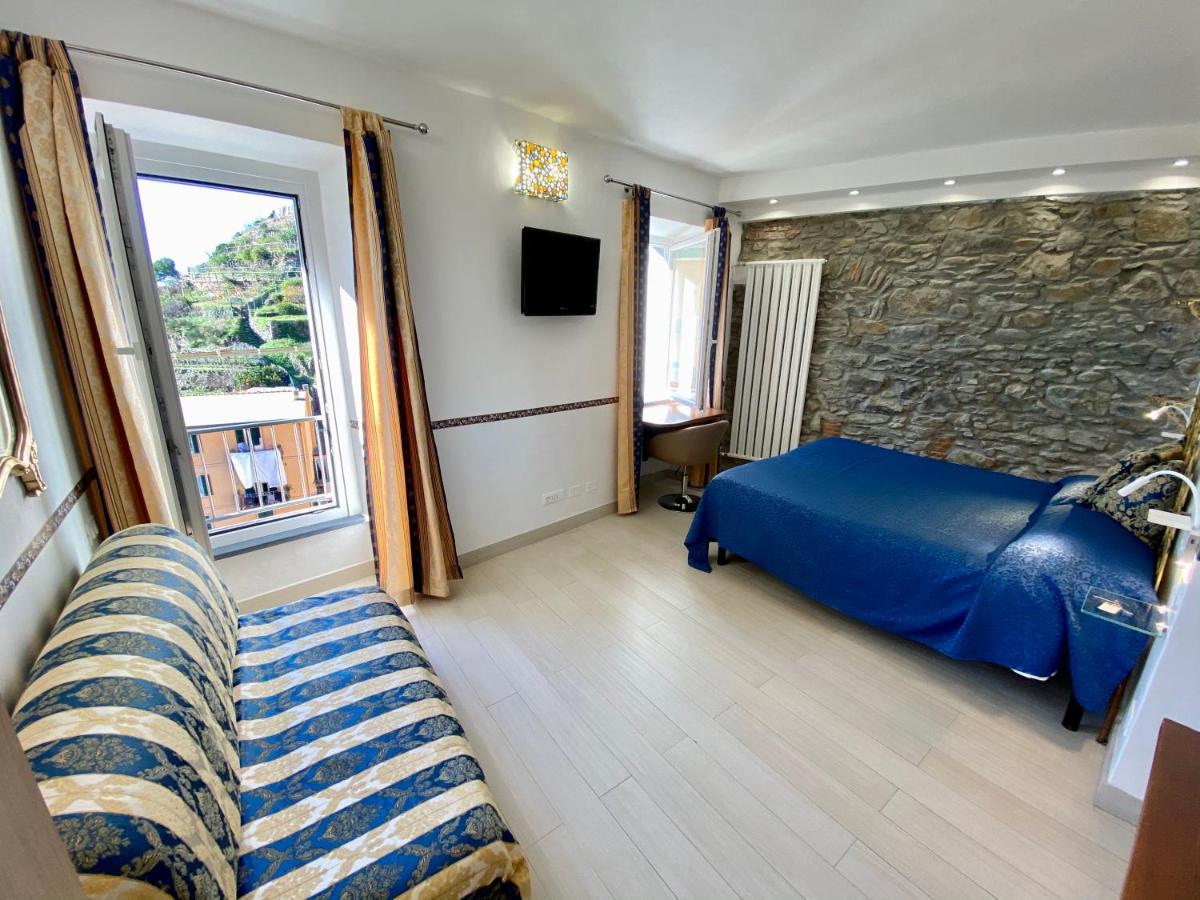 Отель The Manarola Main Plaza Экстерьер фото