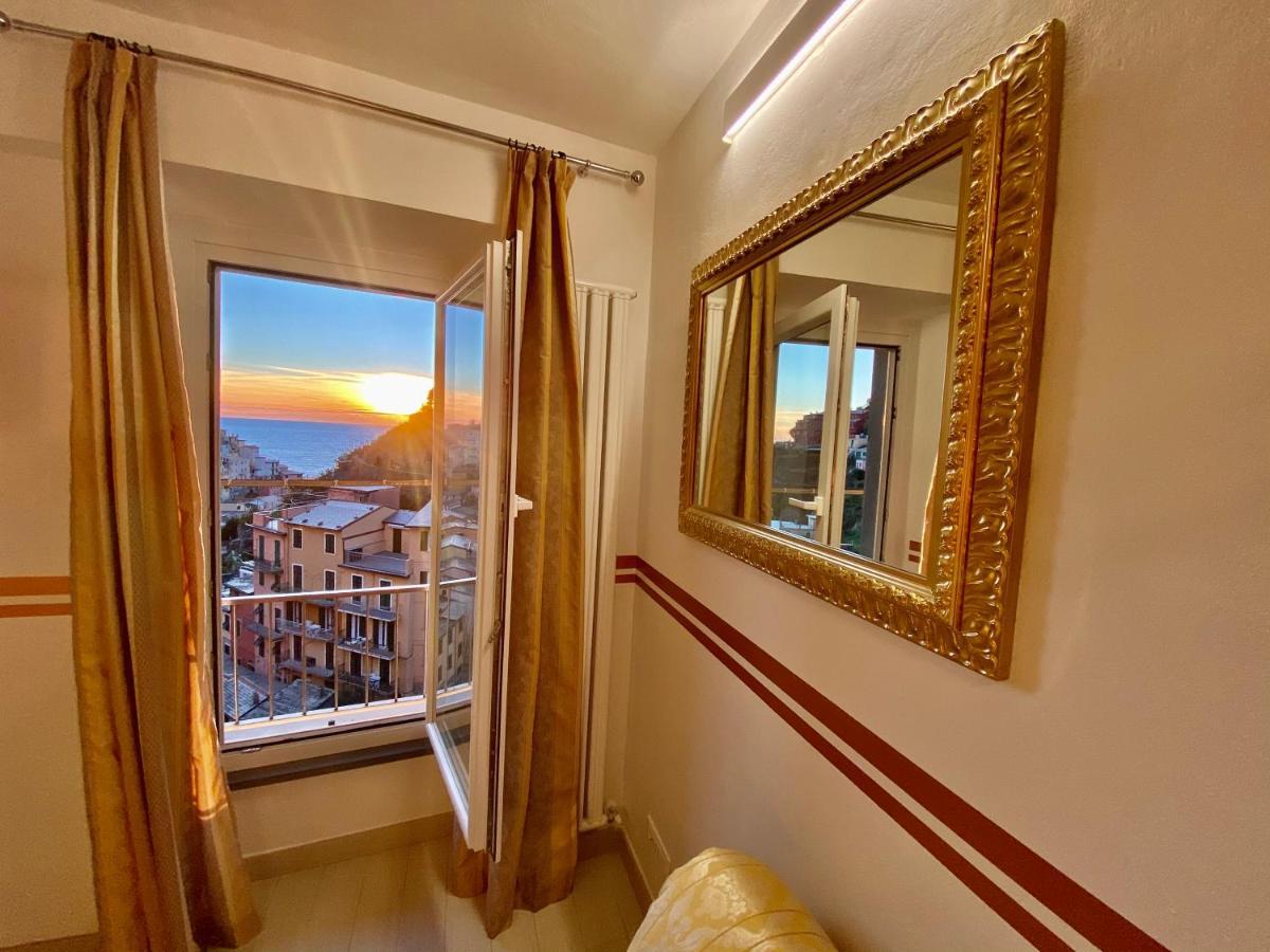 Отель The Manarola Main Plaza Экстерьер фото