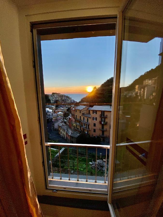 Отель The Manarola Main Plaza Экстерьер фото