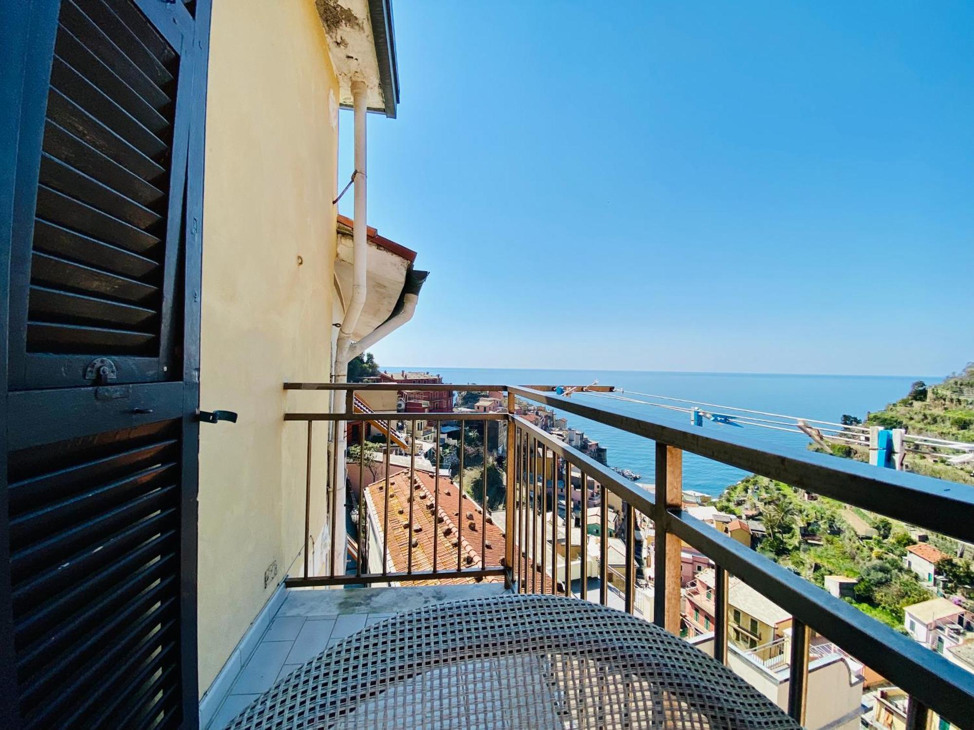 Отель The Manarola Main Plaza Экстерьер фото