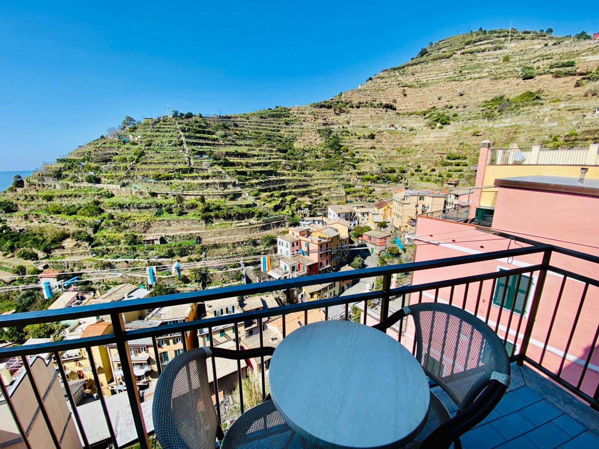 Отель The Manarola Main Plaza Экстерьер фото