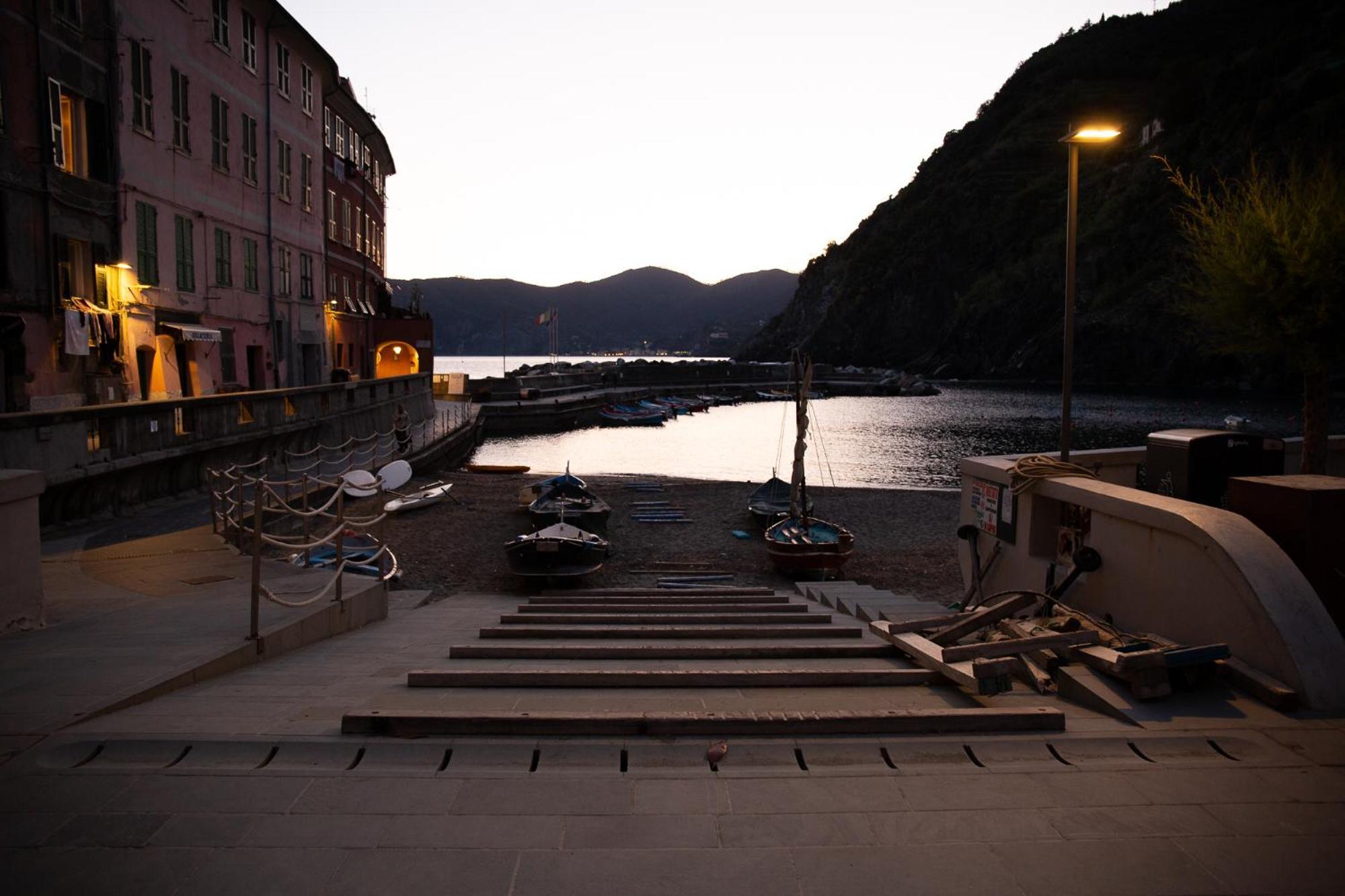 Отель The Manarola Main Plaza Экстерьер фото